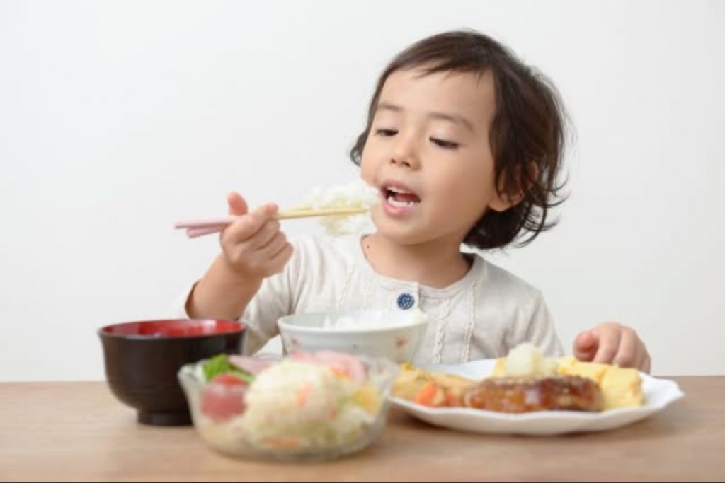 幼児期の食事トラブル—食べるのが早い